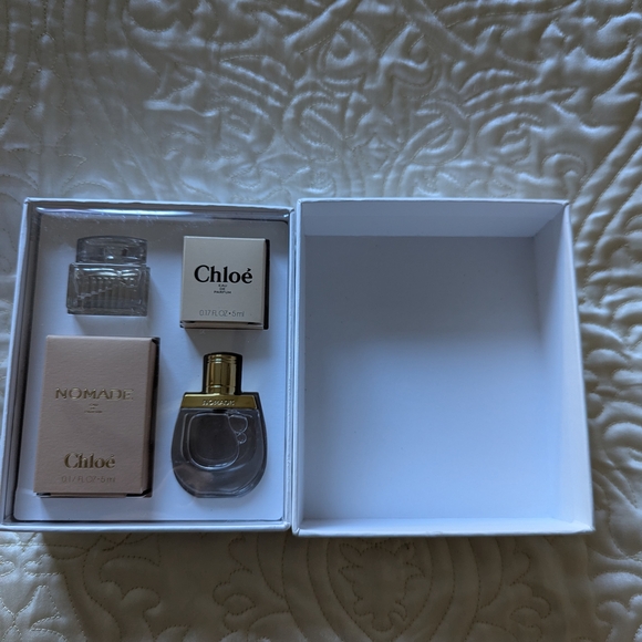 New! Chloe Perfume Set with Gold and Silver Accents - Picture 3 of 4
